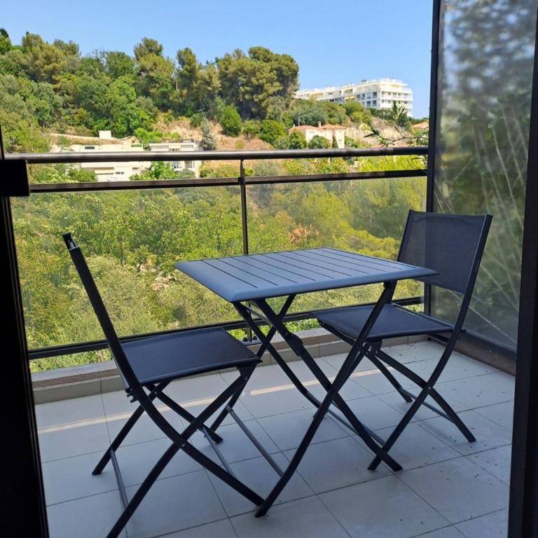 Blue Line - New Modern Studio With Terrace & AC - One-Bedroom Apartment - 7