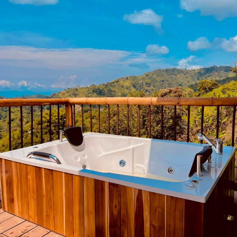 GLAMPING LA NONITA - Cabaña Luxury - JACUZZI - STARLINK - CERCA A MANIZALES - Deluxe Bungalow - 3