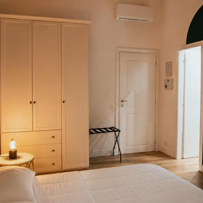 Enotri Guest House - Rome - Camera Matrimoniale con Bagno Privato - 4