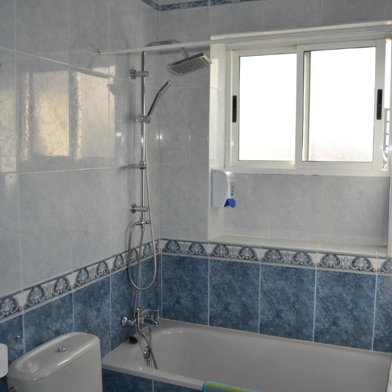 Ático con terraza y vistas - Two-Bedroom Penthouse Apartment with views to the Alcazaba - 18