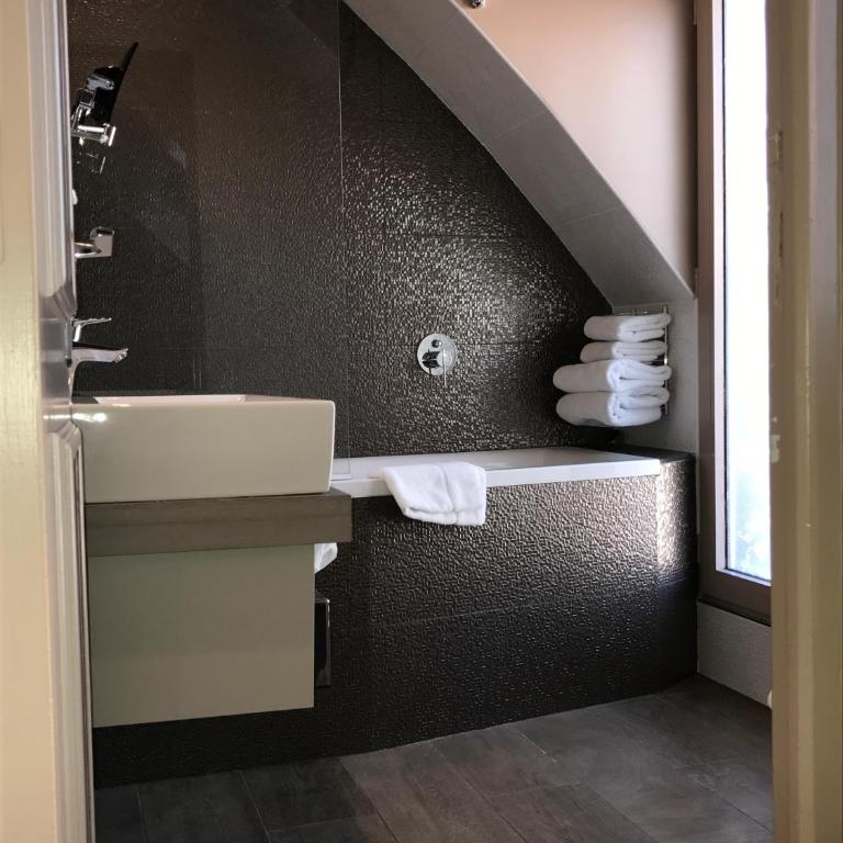 Hôtel Jacques de Molay - Fitness & Sauna - Chambre Deluxe Double ou Lits Jumeaux - 17