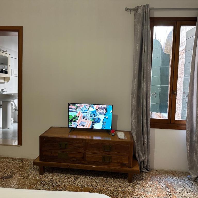 Golden Venezia Guest Rooms - Camera Matrimoniale con Bagno Privato - 1