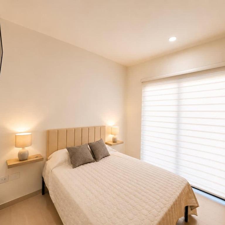 450 m a playa, alberca y estacionamiento - Apartamento de 2 dormitorios con balcón - 12