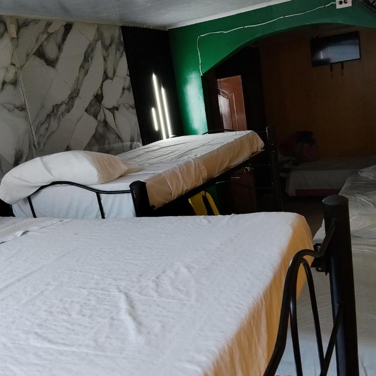 Hospedaje Mundial - Habitación Familiar con baño privado - 2