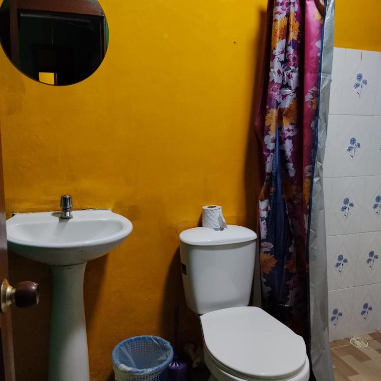 Hospedaje Mundial - Habitación Familiar con baño privado - 3