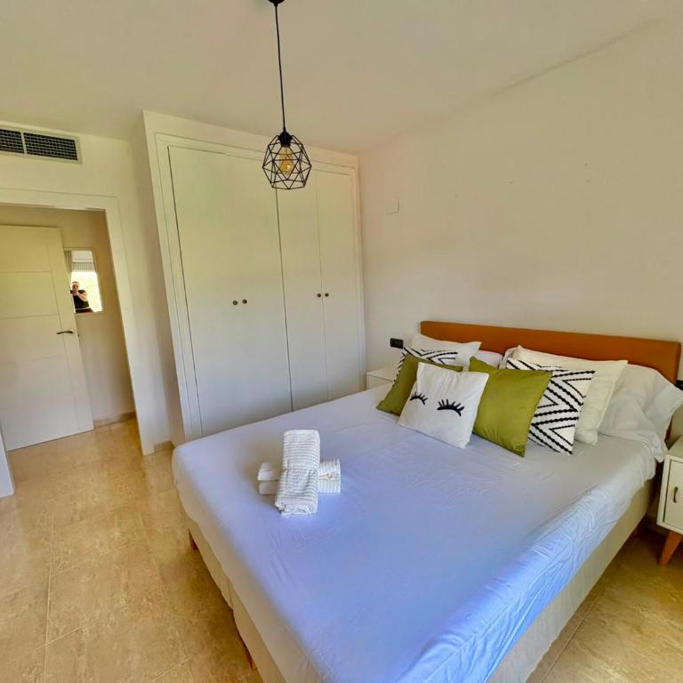 Golden Beach, Pool, and Mountain - Apartamento de 2 dormitorios - 4