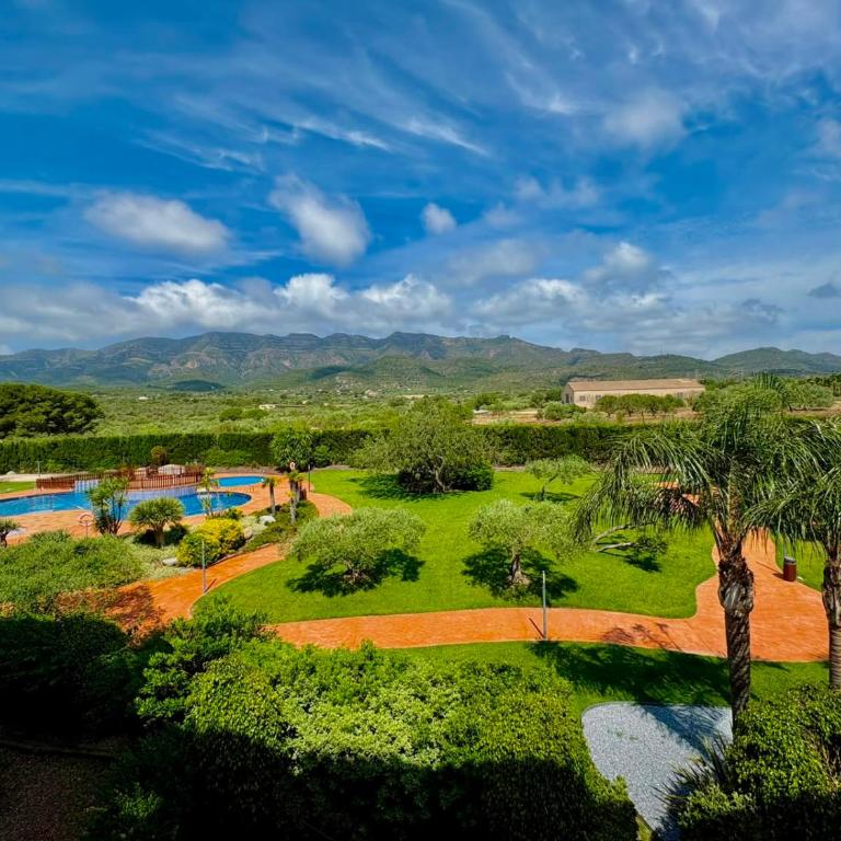 Golden Beach, Pool, and Mountain - Apartamento de 2 dormitorios - 1
