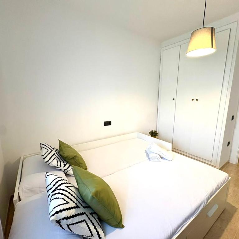 Golden Beach, Pool, and Mountain - Apartamento de 2 dormitorios - 12