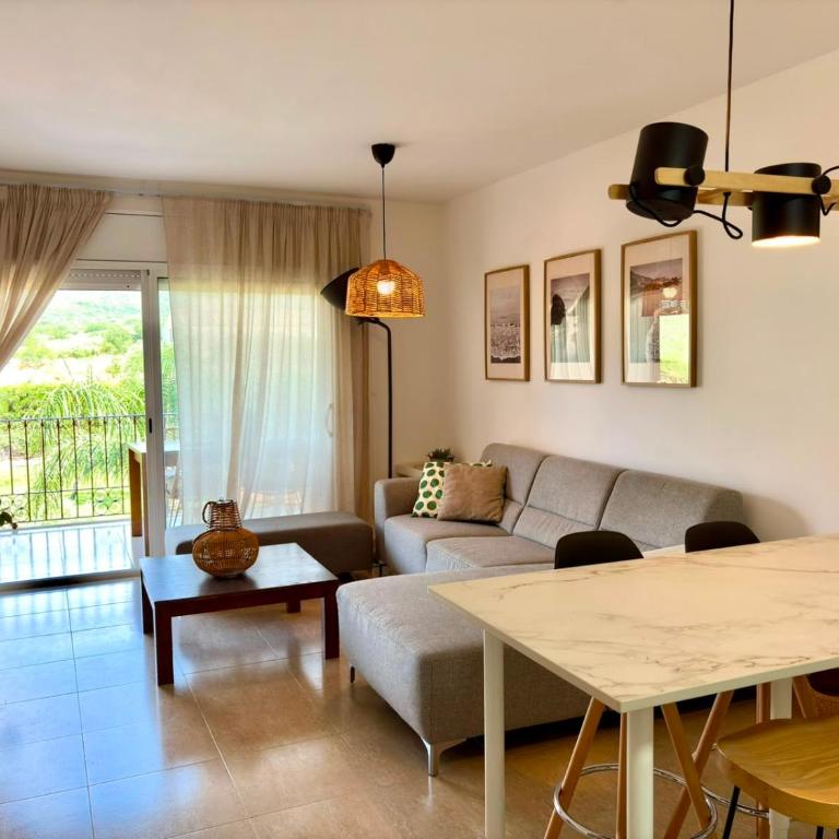 Golden Beach, Pool, and Mountain - Apartamento de 2 dormitorios - 26