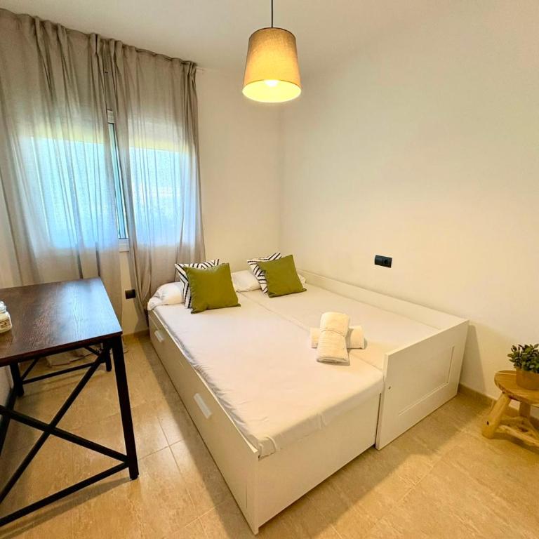 Golden Beach, Pool, and Mountain - Apartamento de 2 dormitorios - 27