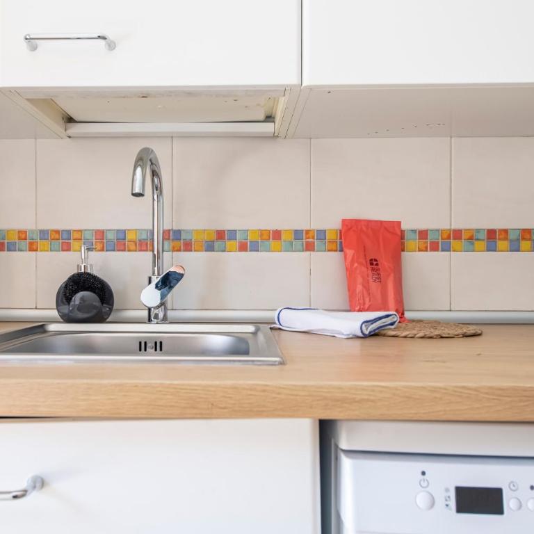 Apartamento Moderno Renovado con Piscina, Gym & Parking – Aeropuerto, IFEMA / Metropolitano by beBalmy - Apartment mit 2 Schlafzimmern - 34
