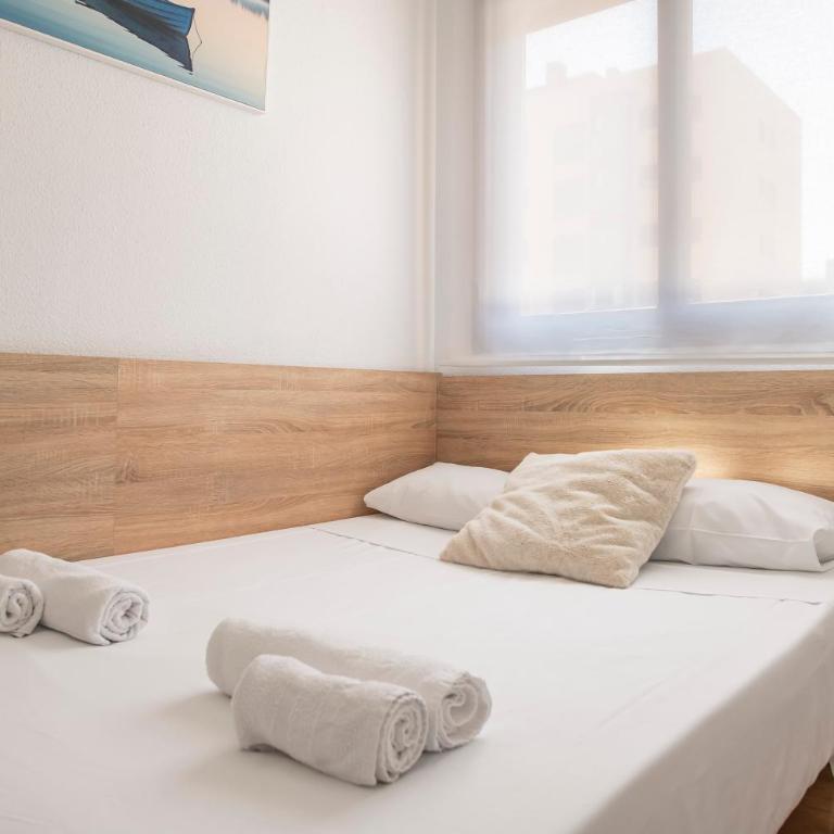 Apartamento Moderno Renovado con Piscina, Gym & Parking – Aeropuerto, IFEMA / Metropolitano by beBalmy - Apartment mit 2 Schlafzimmern - 16