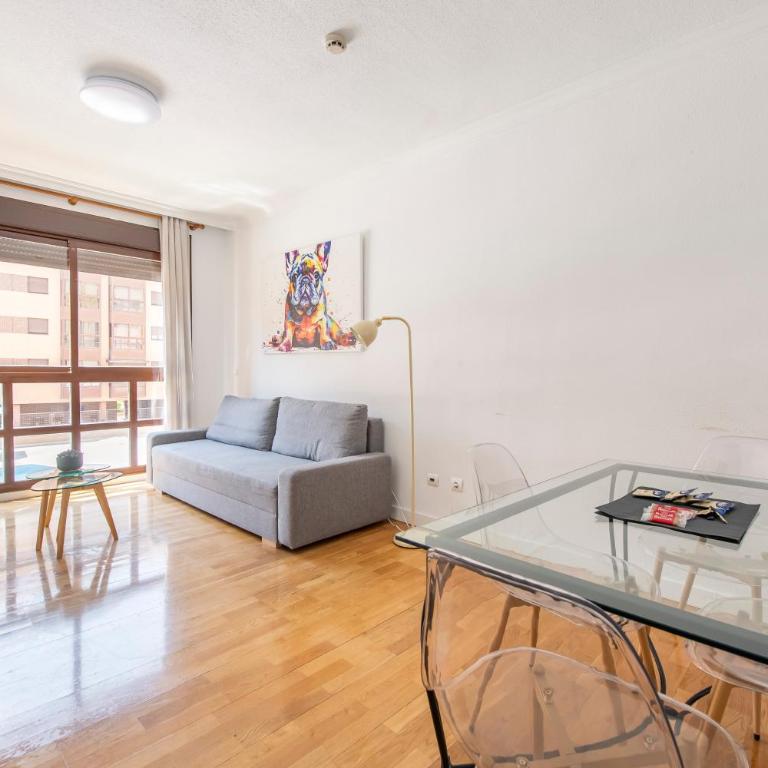 Apartamento Moderno Renovado con Piscina, Gym & Parking – Aeropuerto, IFEMA / Metropolitano by beBalmy - Apartment mit 2 Schlafzimmern - 28