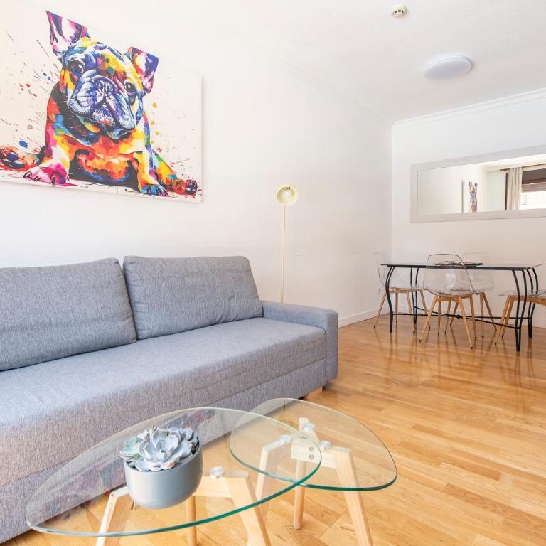 Apartamento Moderno Renovado con Piscina, Gym & Parking – Aeropuerto, IFEMA / Metropolitano by beBalmy - Apartment mit 2 Schlafzimmern - 32