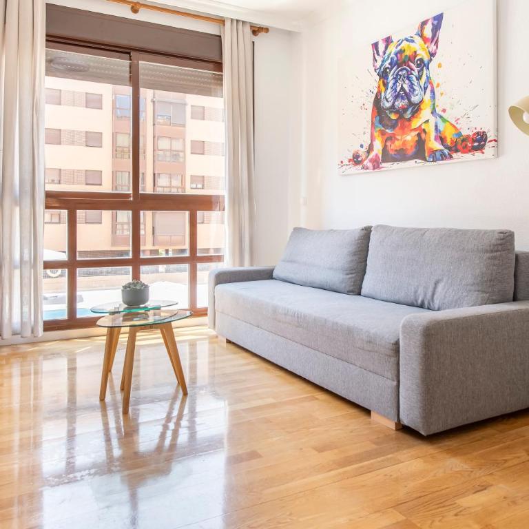 Apartamento Moderno Renovado con Piscina, Gym & Parking – Aeropuerto, IFEMA / Metropolitano by beBalmy - Apartment mit 2 Schlafzimmern - 1