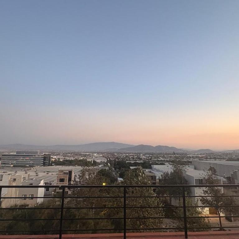 The Hilltop Apartment - Appartement 1 Chambre avec Balcon et Vue sur la Ville - 13