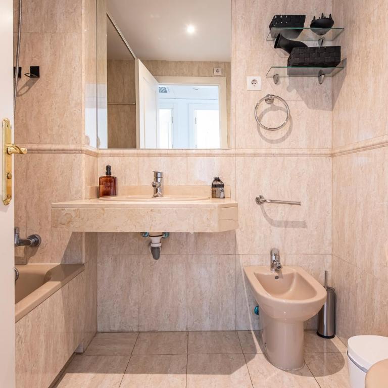 Apartamento con piscina, gym & parking Aeropuerto, IFEMA & Metropolitano by beBalmy - Apartment mit 1 Schlafzimmer - 10