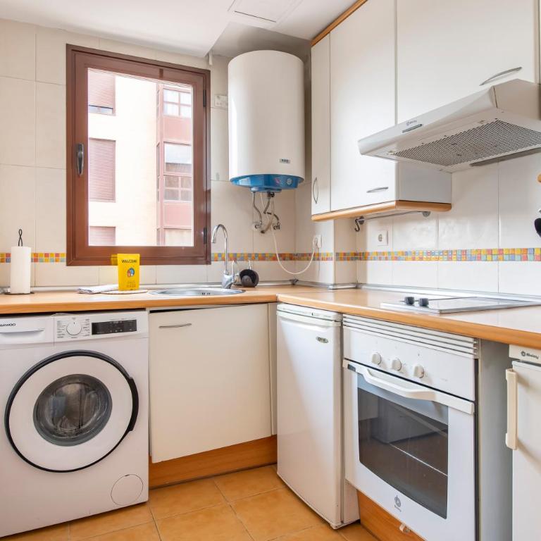 Apartamento con piscina, gym & parking Aeropuerto, IFEMA & Metropolitano by beBalmy - Apartment mit 1 Schlafzimmer - 2