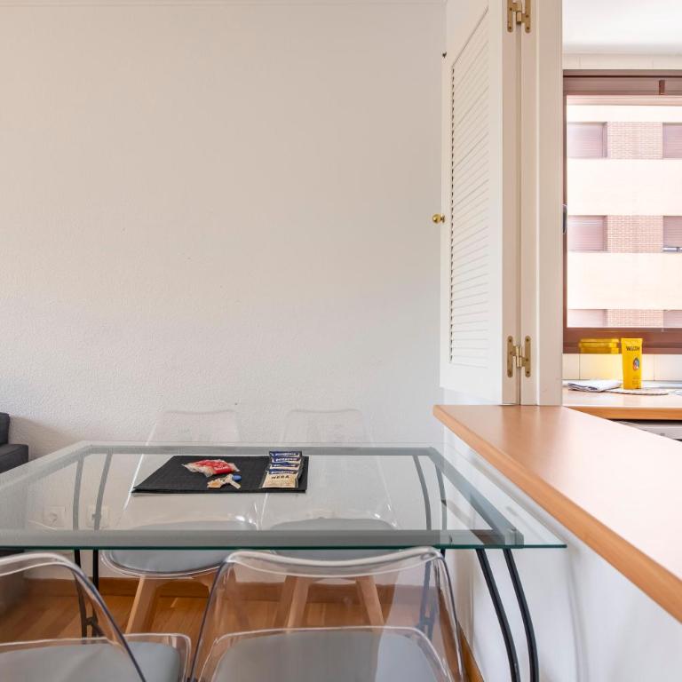Apartamento con piscina, gym & parking Aeropuerto, IFEMA & Metropolitano by beBalmy - Apartment mit 1 Schlafzimmer - 15