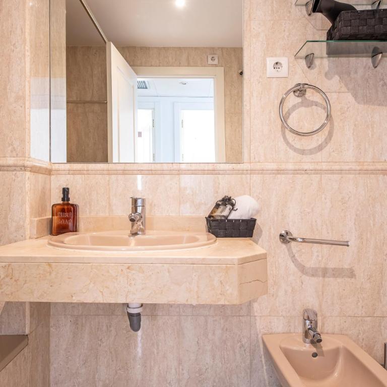 Apartamento con piscina, gym & parking Aeropuerto, IFEMA & Metropolitano by beBalmy - Apartment mit 1 Schlafzimmer - 17