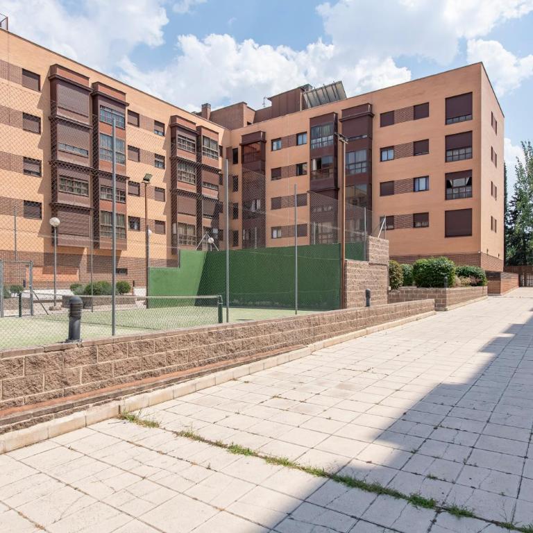 Apartamento con piscina, gym & parking Aeropuerto, IFEMA & Metropolitano by beBalmy - Apartment mit 1 Schlafzimmer - 40