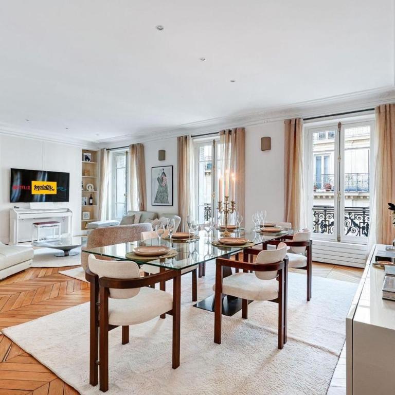 Luxury Three-Bedroom Apartment near Parc Monceau Paris 8th - Appartement - 1