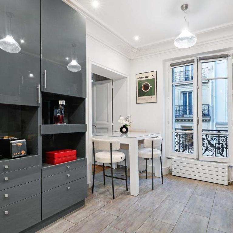 Luxury Three-Bedroom Apartment near Parc Monceau Paris 8th - Appartement - 16