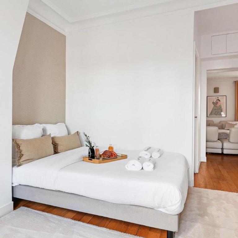 Luxury Three-Bedroom Apartment near Parc Monceau Paris 8th - Appartement - 24