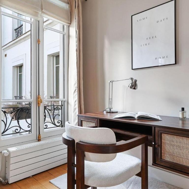 Luxury Three-Bedroom Apartment near Parc Monceau Paris 8th - Appartement - 27