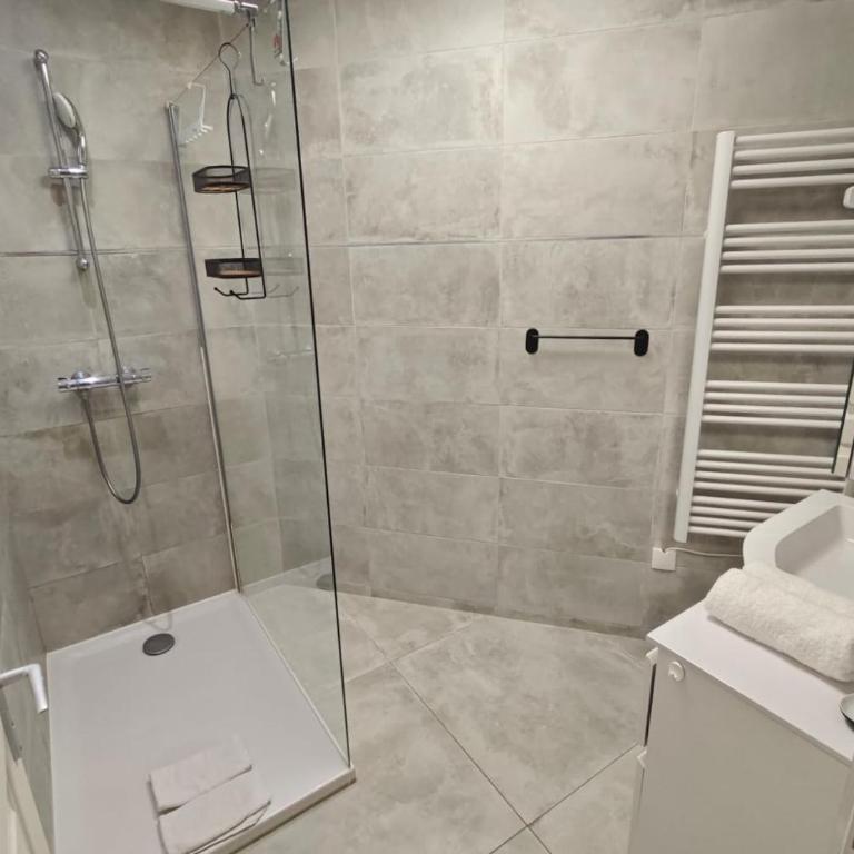 Appart 2 chambres calme & lumineux proche tram - Appartement - 3