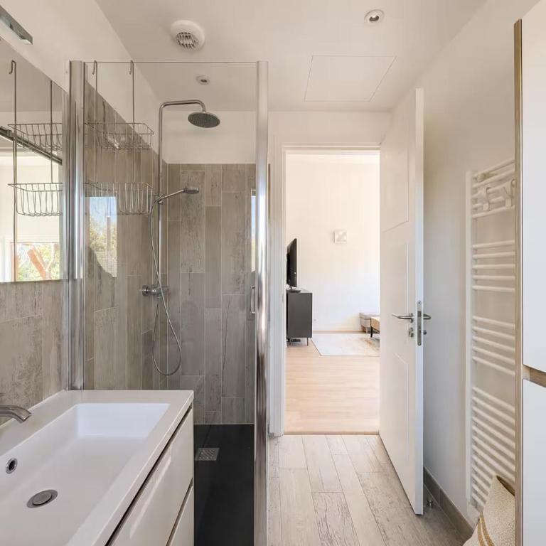 Panoramic sea view, rooftop, air conditioning, 3 bedrooms, parking - Appartement 3 Chambres - Vue sur Mer - 35