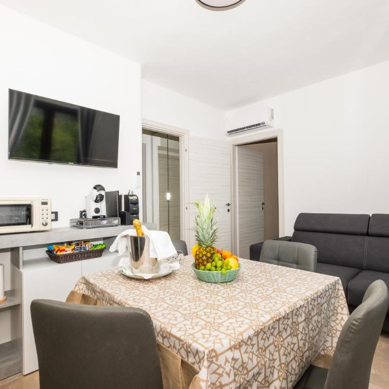 Da Mariolina Apartments and rooms - Family Room - 23
