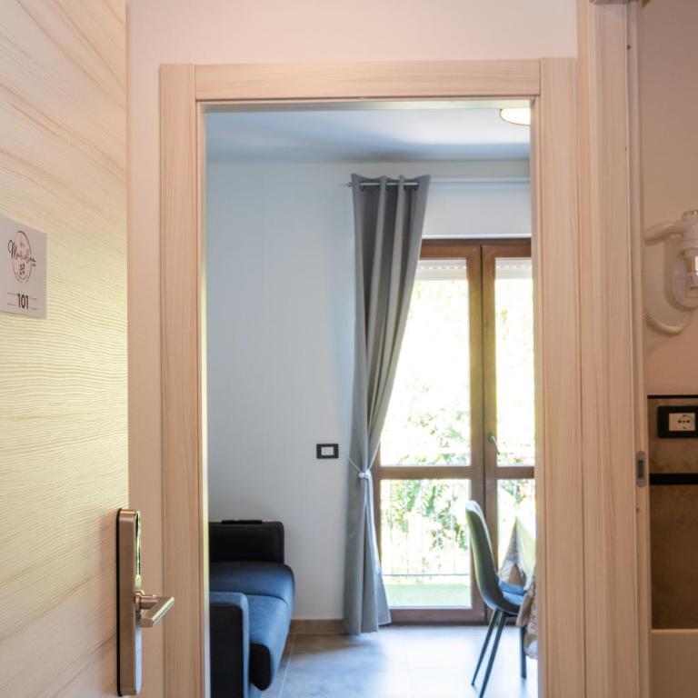 Da Mariolina Apartments and rooms - Family Room - 17
