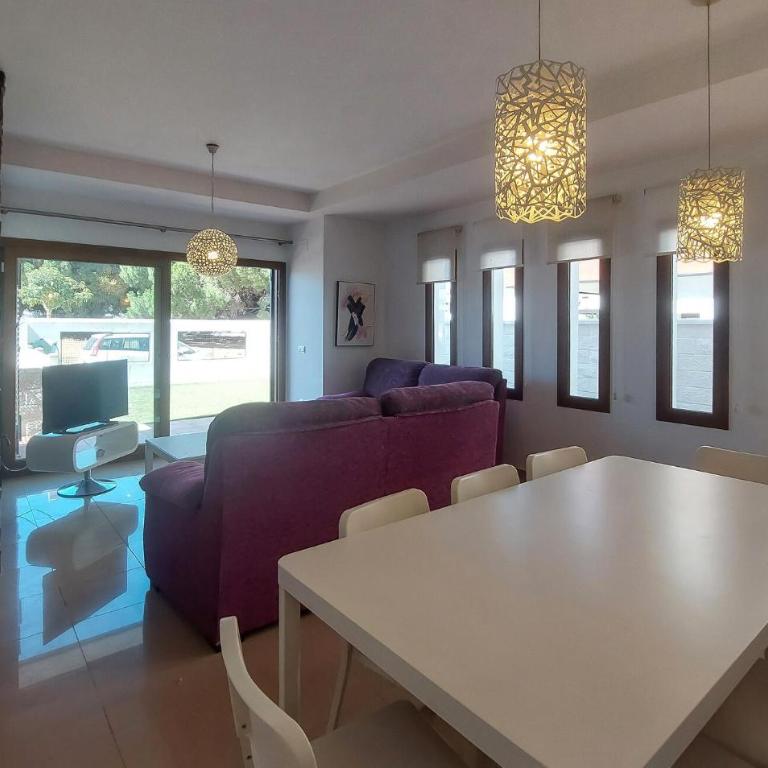 Awesome Home In Chiclana De La Fronter - Four-Bedroom House - 2