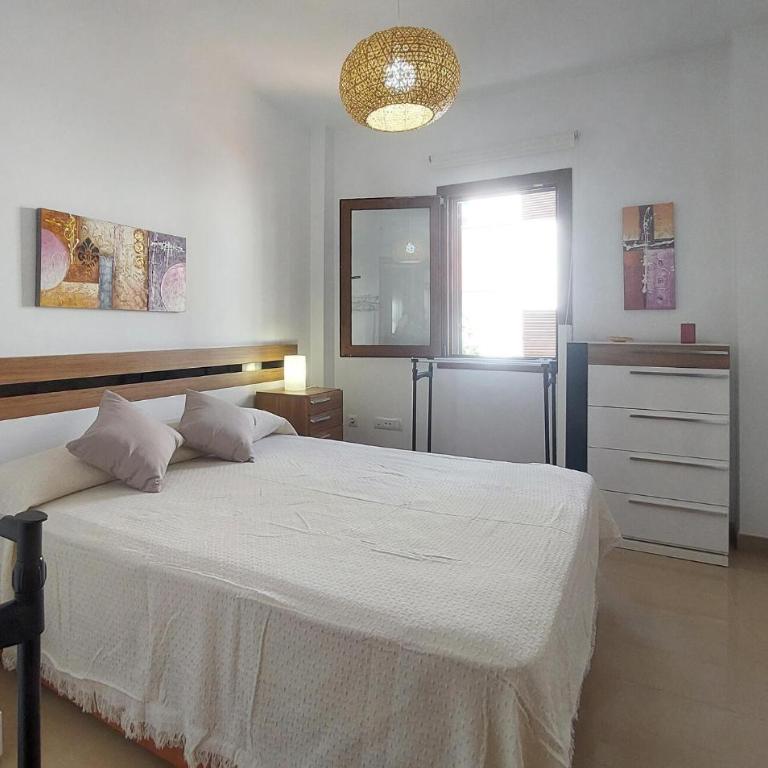 Awesome Home In Chiclana De La Fronter - Four-Bedroom House - 5