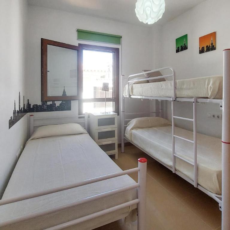 Awesome Home In Chiclana De La Fronter - Four-Bedroom House - 6