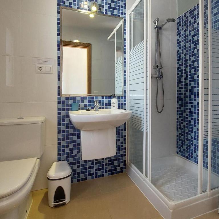 Awesome Home In Chiclana De La Fronter - Four-Bedroom House - 9