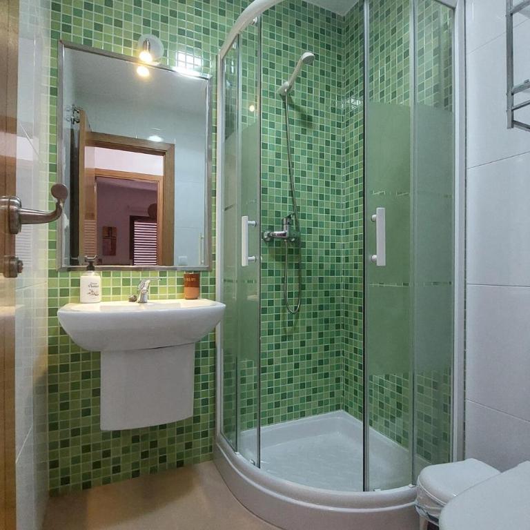 Awesome Home In Chiclana De La Fronter - Four-Bedroom House - 10