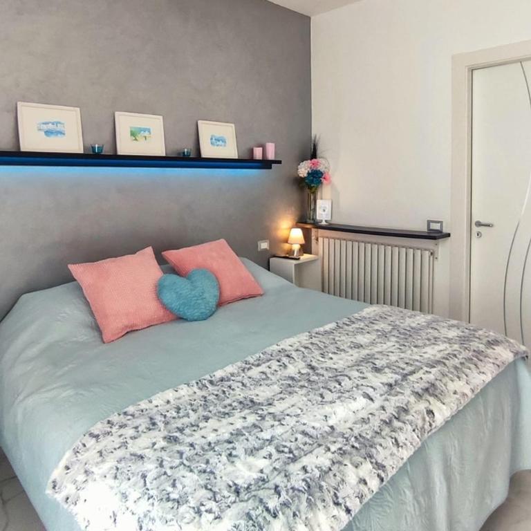 Stylish Apartment near Siena I Private Parking & Air Con & WiFi - One-Bedroom Apartment - 9