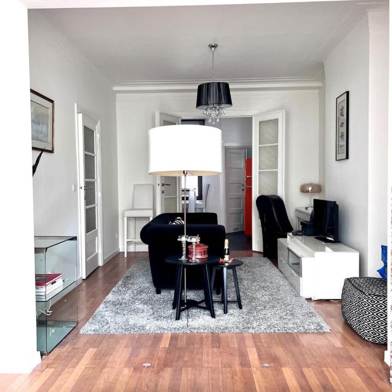 Chic & lovely Studio Heart of the City with Balcony - Appartamento - 3