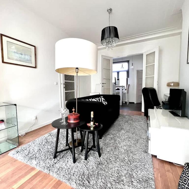 Chic & lovely Studio Heart of the City with Balcony - Appartamento - 7