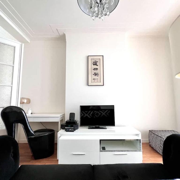 Chic & lovely Studio Heart of the City with Balcony - Appartamento - 12