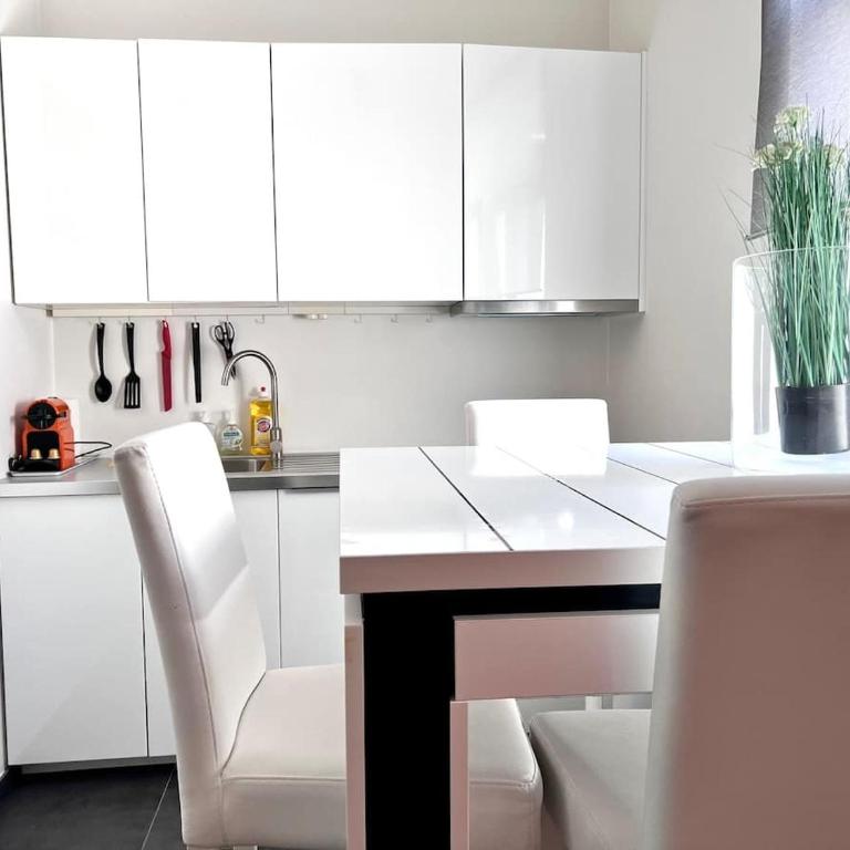 Chic & lovely Studio Heart of the City with Balcony - Appartamento - 26