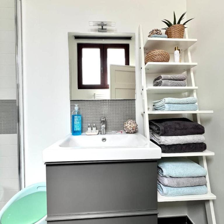 Chic & lovely Studio Heart of the City with Balcony - Appartamento - 38