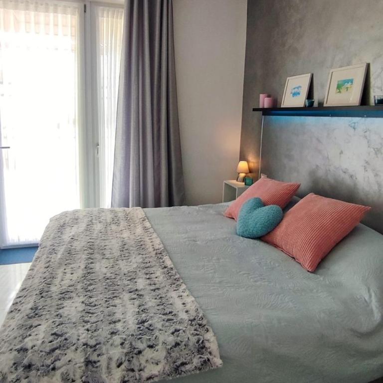 Stylish Apartment near Siena I Private Parking & Air Con & WiFi - One-Bedroom Apartment - 20