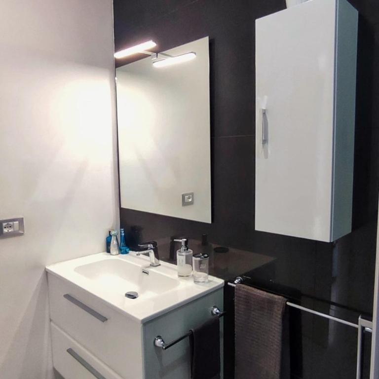 Stylish Apartment near Siena I Private Parking & Air Con & WiFi - One-Bedroom Apartment - 21