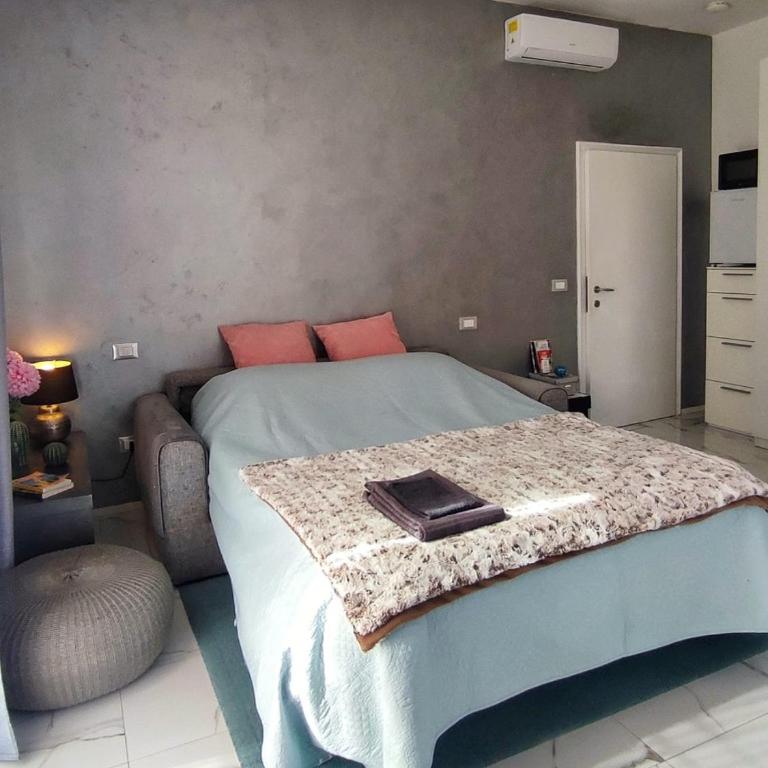 Stylish Apartment near Siena I Private Parking & Air Con & WiFi - One-Bedroom Apartment - 26