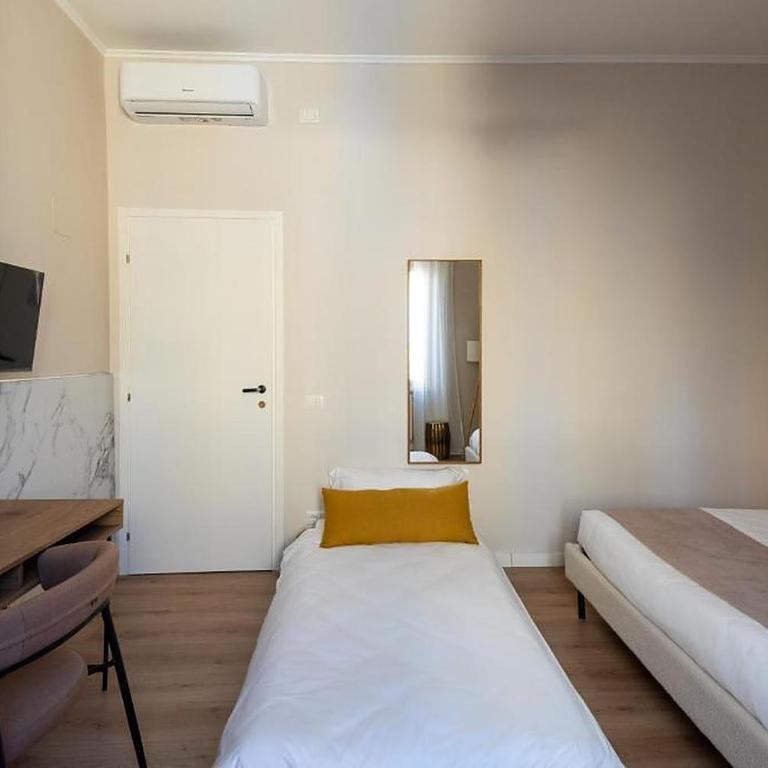 ReRent Rooms - 169 Medaglie d'Oro Guesthouse - Camera Tripla Classic - 22