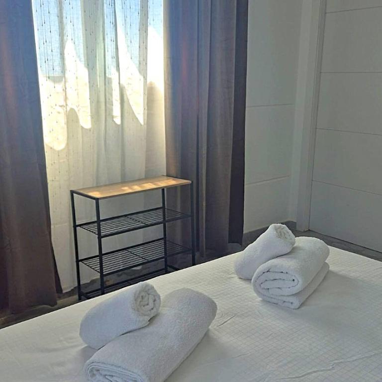 Seaside Splendor Panoramic 3-Bedrooms Oasis - Three-Bedroom Apartment with Sea View - 7