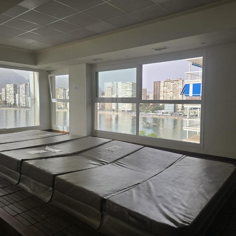 Seaside Splendor Panoramic 3-Bedrooms Oasis - Three-Bedroom Apartment with Sea View - 25